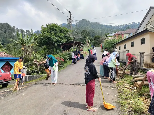 Kerja bakti lingkungan PNI Jayamulya (foto ilustrasi: Fajrul Fala, CC BY-SA 4.0, Wikimedia Commons)