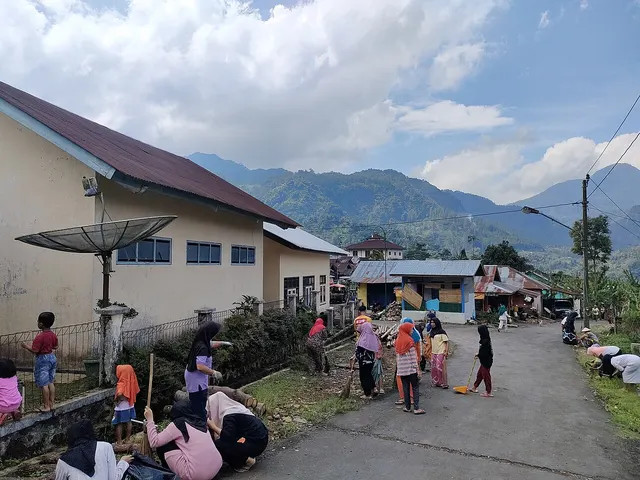 Kerja bakti lingkungan PNI Jayamulya (foto ilustrasi: Fajrul Fala, CC BY-SA 4.0, Wikimedia Commons)