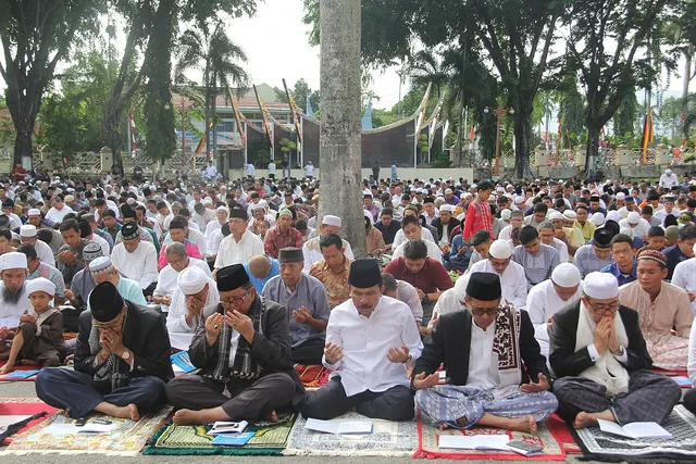 Shalat Idul Adha 1447 H (foto ilustrasi: Official Website of The Ministry of Religious Affairs Indone, Public domain, Wikimedia Commons)